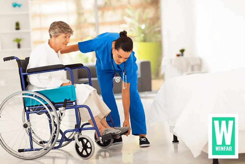 How to move a patient from the bed to the wheelchair safely, using a pivot transfer